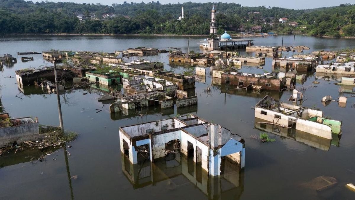 Kemarau Surutkan Bendungan Karian, Kampung yang Tenggelam di Lebak Muncul Kembali