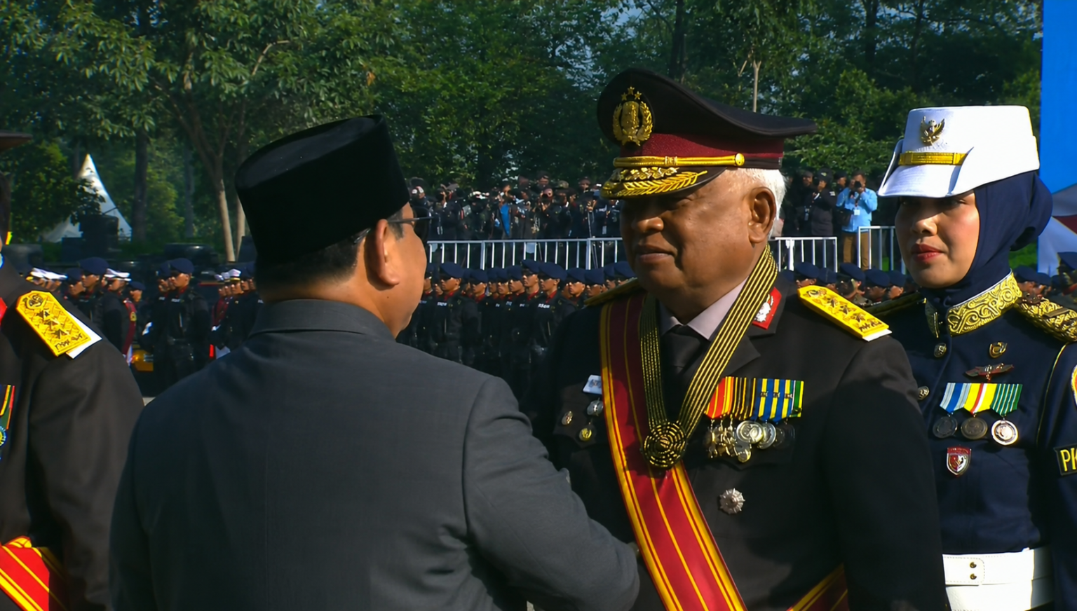Taufiequrachman Ruki Terima Bintang Kehormatan dari Presiden Prabowo di Hari Bhayangkara ke 80