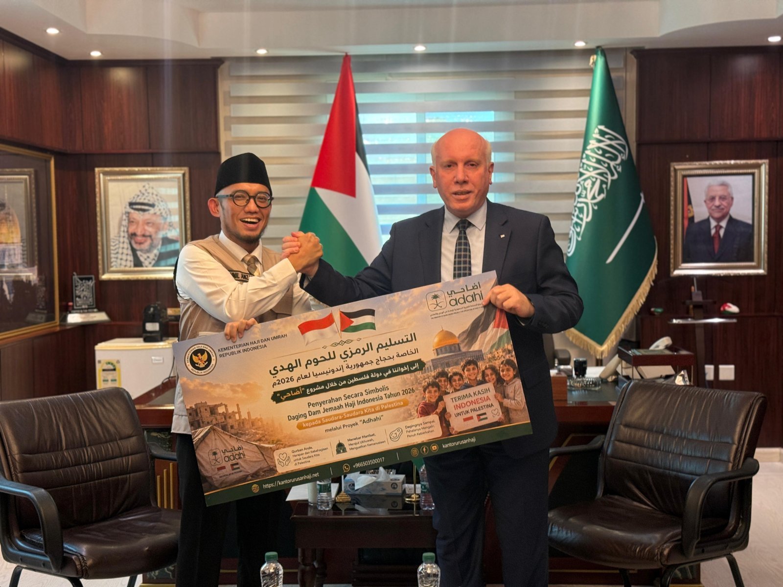 Wamenhaj Serahkan Simbolis Paket Dam Indonesia kepada Palestina di Jeddah